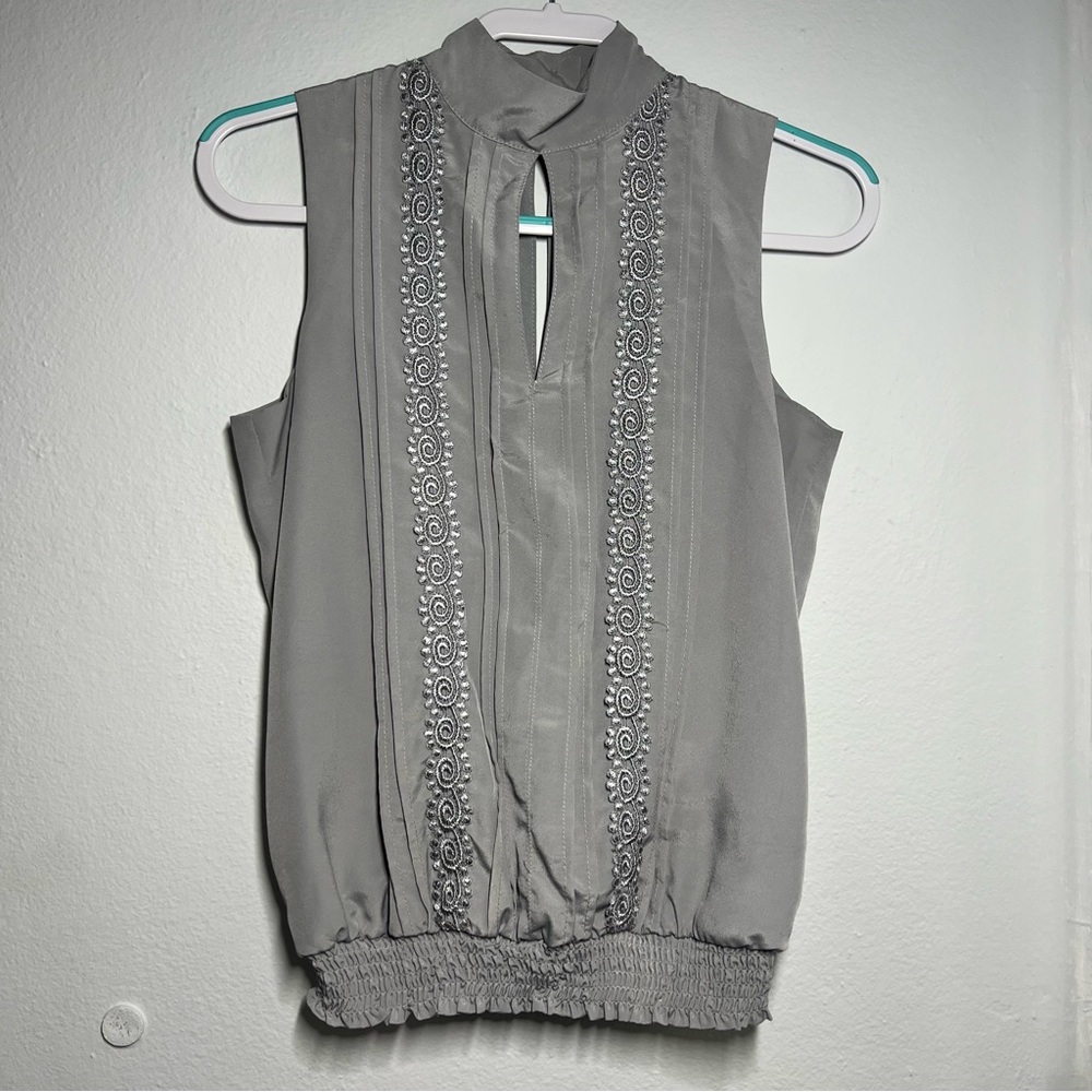 Grass Collection Embroidered Sleeveless Blouse